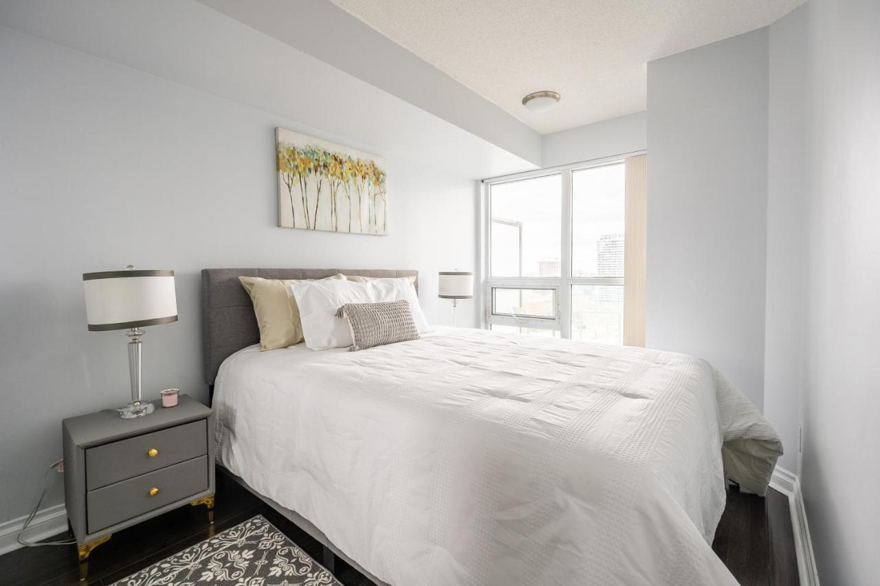 Globalstay Yonge St Condos Торонто Екстериор снимка