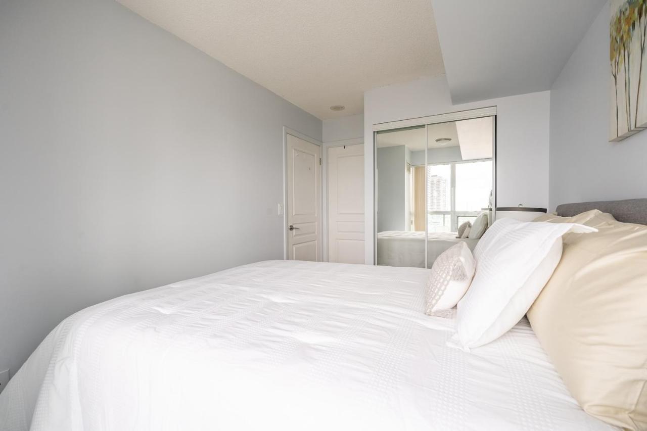 Globalstay Yonge St Condos Торонто Екстериор снимка