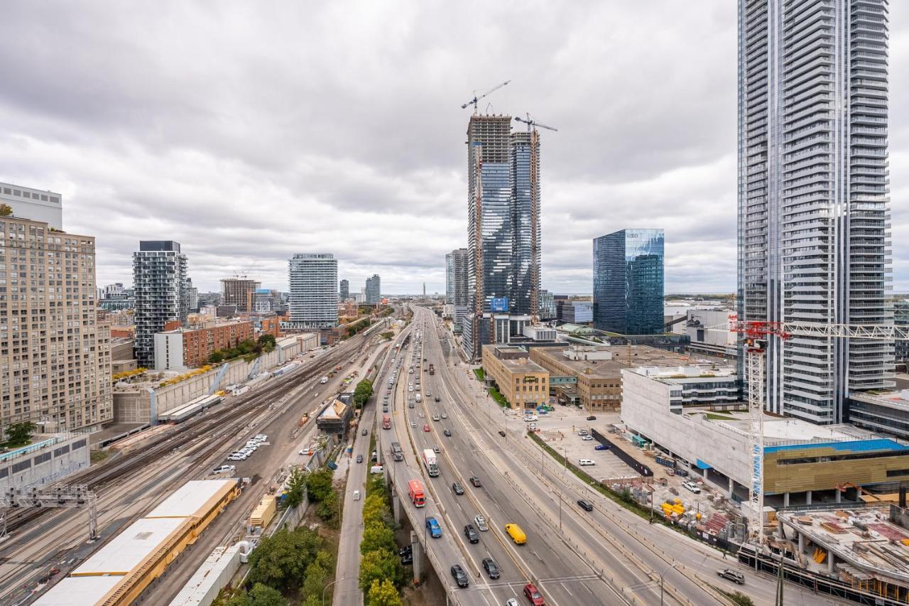 Globalstay Yonge St Condos Торонто Екстериор снимка