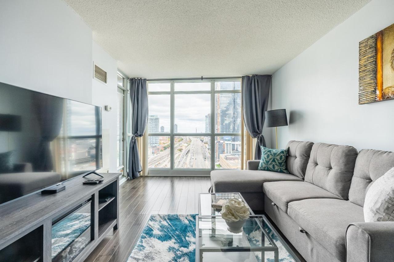 Globalstay Yonge St Condos Торонто Екстериор снимка