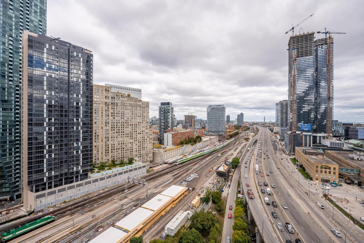 Globalstay Yonge St Condos Торонто Екстериор снимка