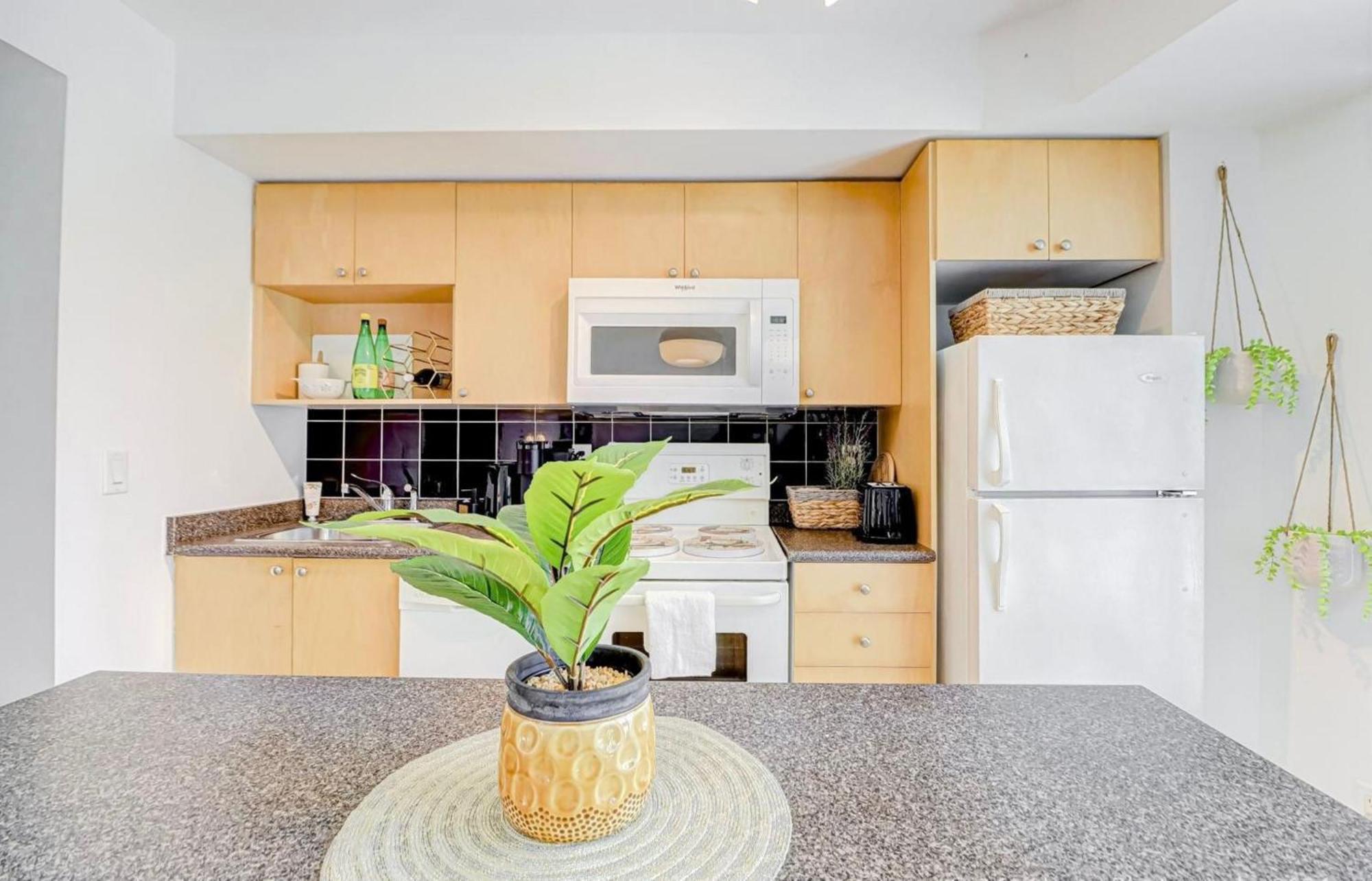 Globalstay Yonge St Condos Торонто Екстериор снимка