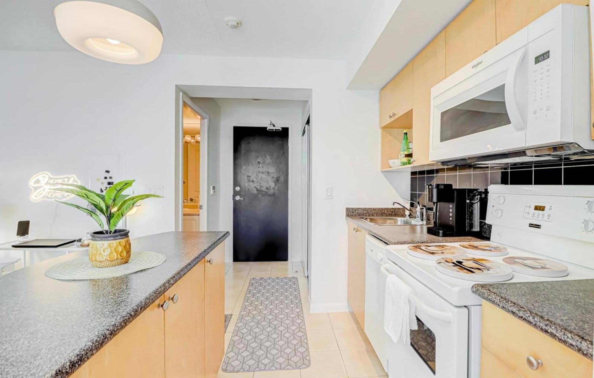 Globalstay Yonge St Condos Торонто Екстериор снимка