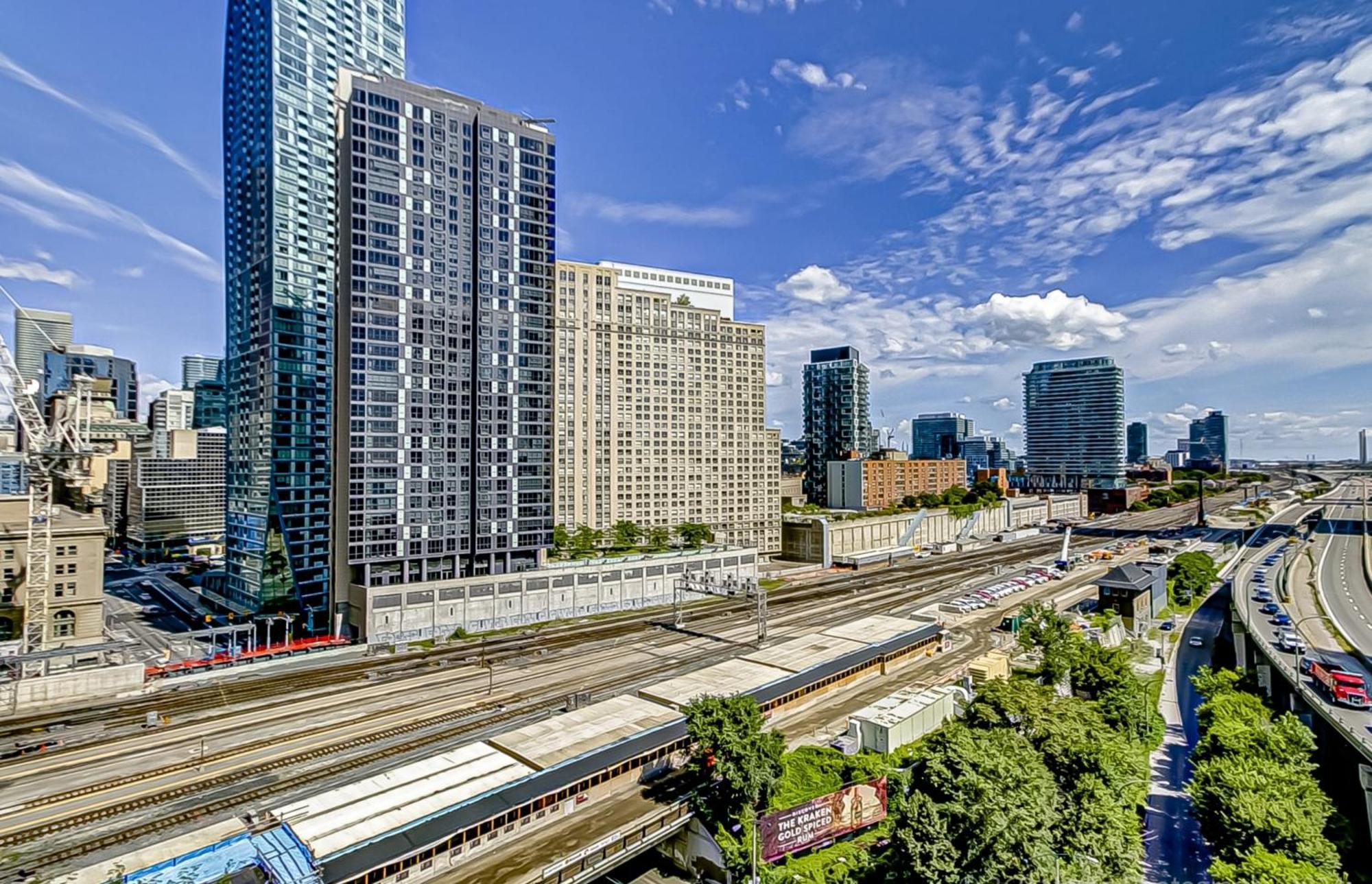 Globalstay Yonge St Condos Торонто Екстериор снимка
