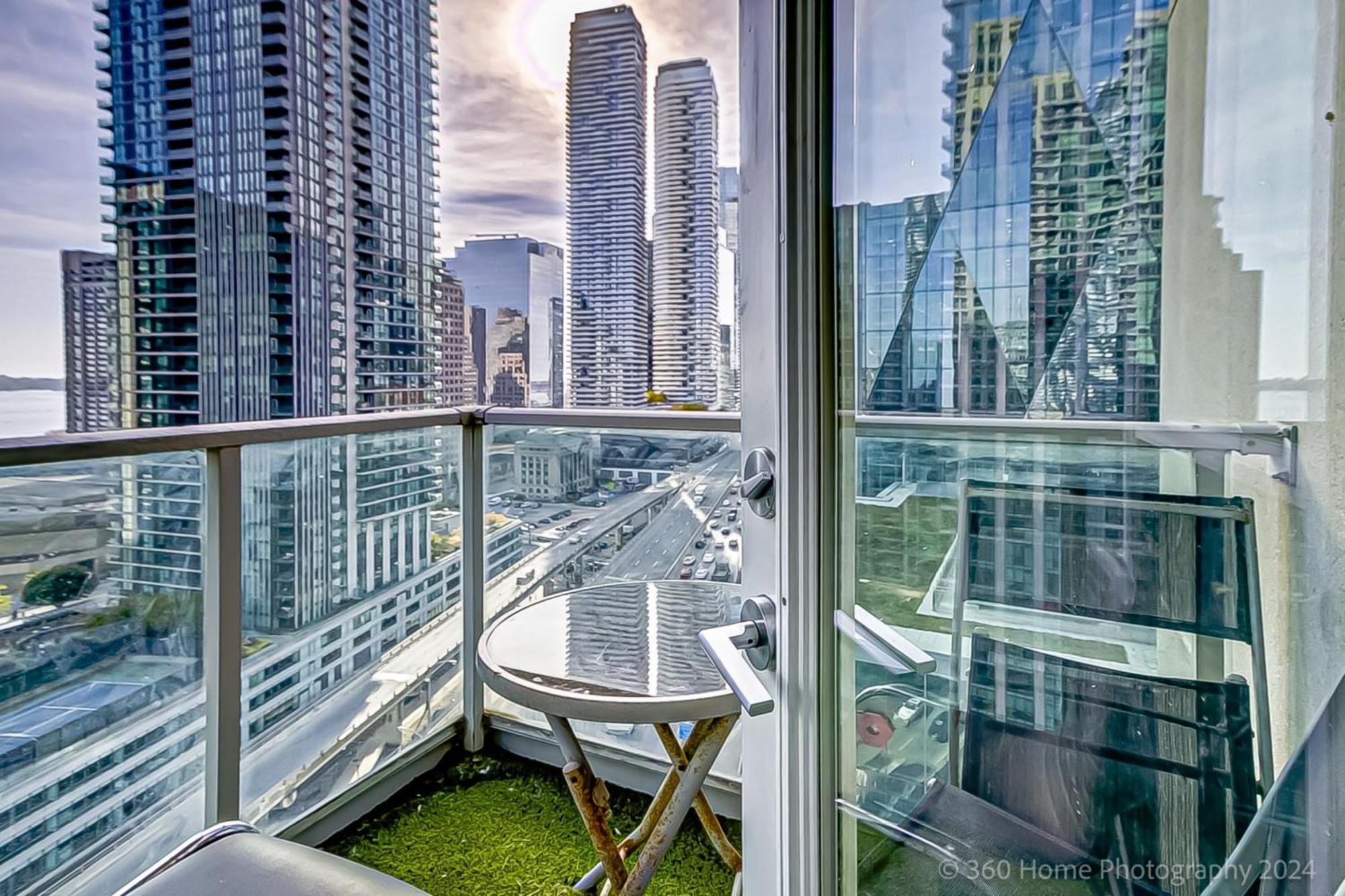 Globalstay Yonge St Condos Торонто Екстериор снимка